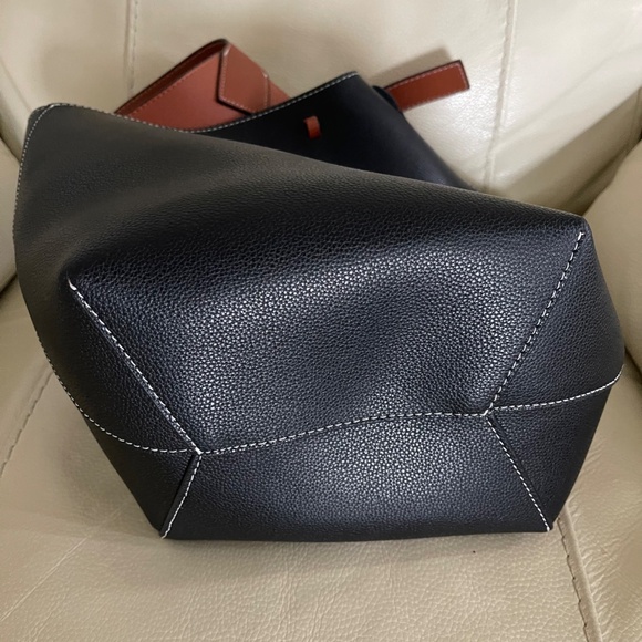 MDBM Black Leather Bucket tote bag and matching pouch - Picture 8 of 11